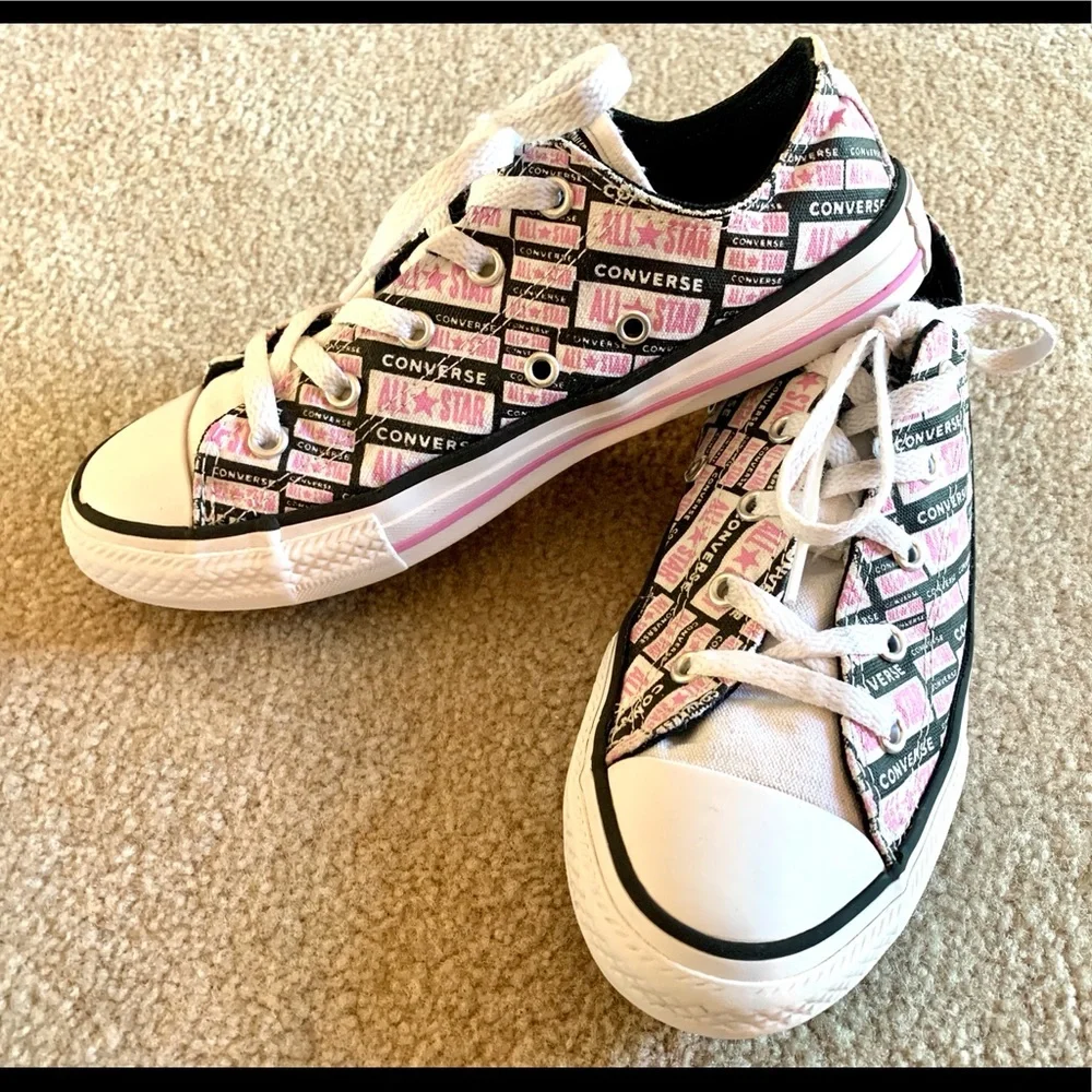 Converse - Picture 2 of 9